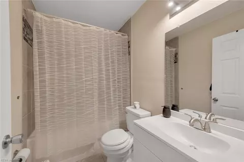 Bath - 38 E Gilbert St, Hampton, VA 23669 photo 2 of 2