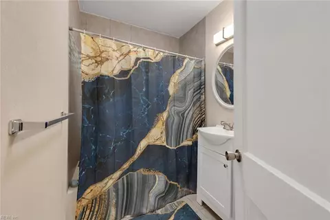Bath - 38 E Gilbert St, Hampton, VA 23669 photo 1 of 2