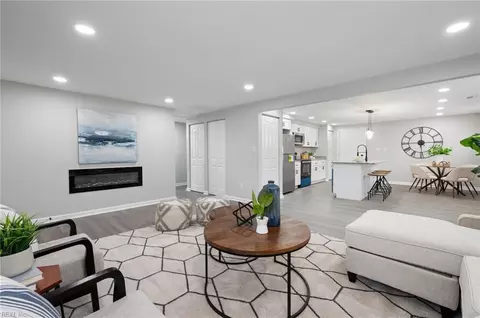 1919 Zinzer Rd, Hampton, VA 23663