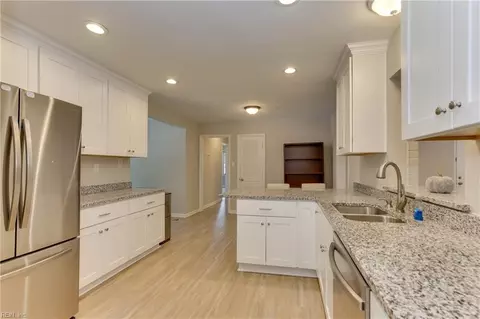 Kitchen - 2836 Lambert Trl, Chesapeake, VA 23323 photo 4 of 5