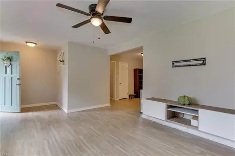Living - 2836 Lambert Trl, Chesapeake, VA 23323 photo 2 of 5