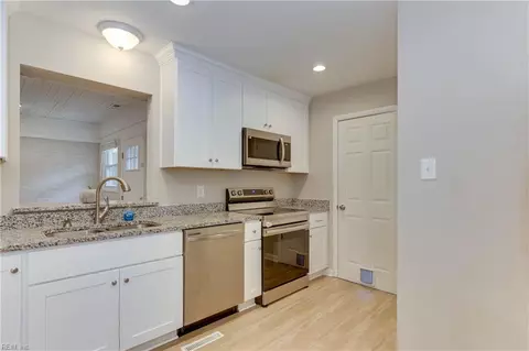 Kitchen - 2836 Lambert Trl, Chesapeake, VA 23323 photo 2 of 5