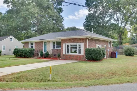 Exterior - 2836 Lambert Trl, Chesapeake, VA 23323 photo 3 of 6