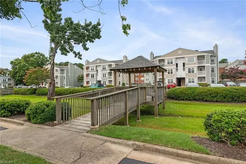 1865 Chantilly Ct, Virginia Beach, VA 23451