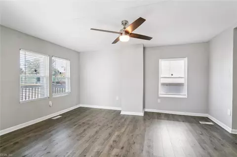 16 Woodland Rd, Hampton, VA 23663 photo 5