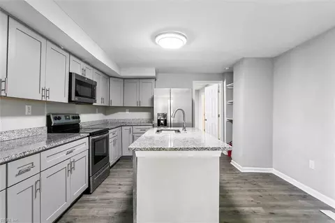 16 Woodland Rd, Hampton, VA 23663 photo 8