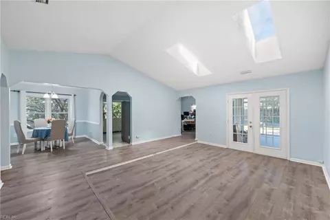 3129 Crestwood Ln, Virginia Beach, VA 23453