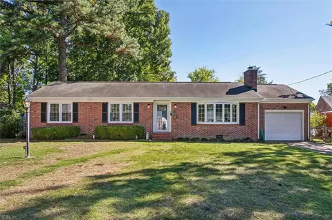 206 Shadywood Dr, Newport News, VA 23602