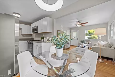 605 Summers Dr, Norfolk, VA 23509 photo 2