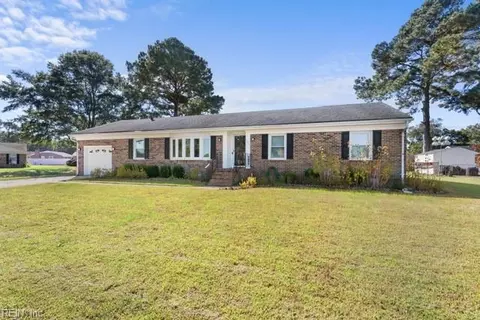 107 Gary Player Rd, Portsmouth, VA 23701