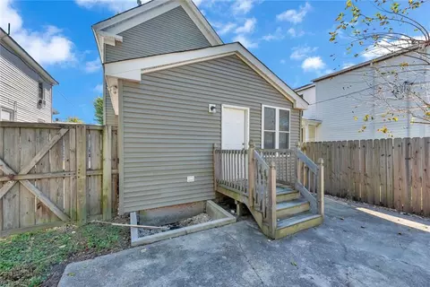 Exterior - 318 Chapel St, Hampton, VA 23669 photo 2 of 8