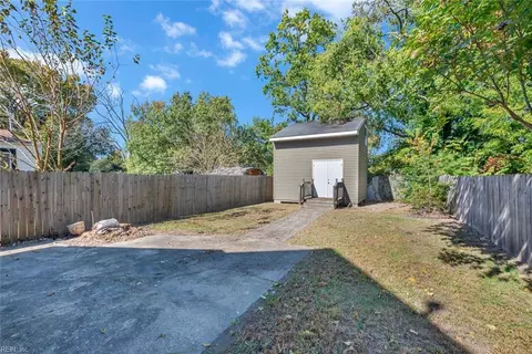 Exterior - 318 Chapel St, Hampton, VA 23669 photo 1 of 8