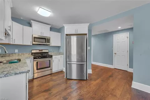 Entry Way - 318 Chapel St, Hampton, VA 23669 photo 4 of 12