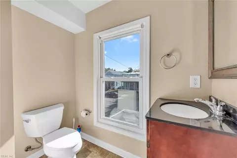 Bath - 318 Chapel St, Hampton, VA 23669 photo 2 of 2