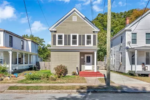 Exterior - 318 Chapel St, Hampton, VA 23669 photo 5 of 8
