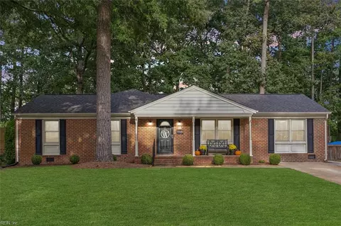 111 Huxley Pl, Newport News, VA 23606