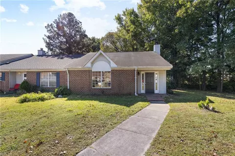49 Holly Hill Ln, Portsmouth, VA 23702