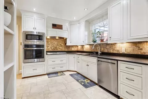 5021 Lake Cir, Portsmouth, VA 23703