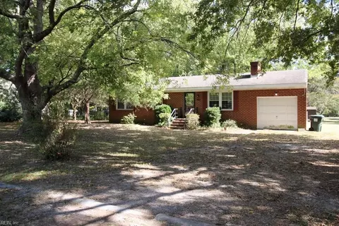 206 Smith Dr, Smithfield, VA 23430 photo 2