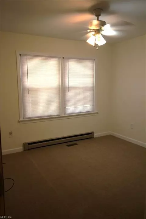 206 Smith Dr, Smithfield, VA 23430 photo 4