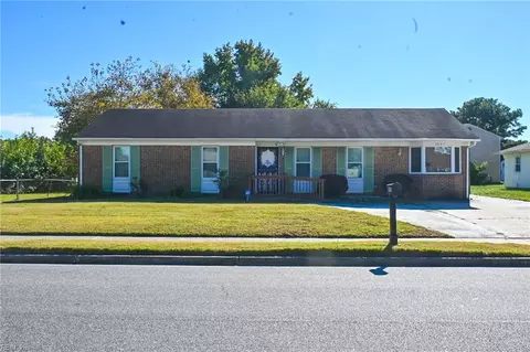2937 Guenevere Dr, Chesapeake, VA 23323
