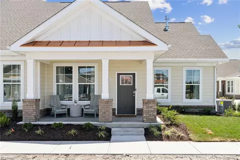 2122 Edwin Dr, Chesapeake, VA 23322
