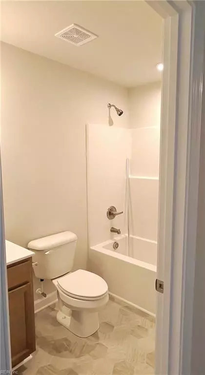 Bath - 268 Mccormick Dr, Suffolk, VA 23434 photo 2 of 2