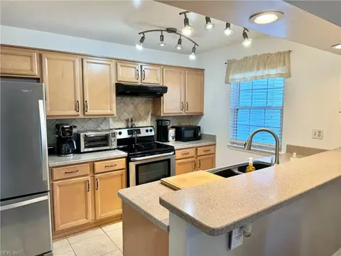 4572 Genoa Cir, Virginia Beach, VA 23462