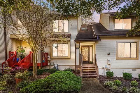 319 Bridgewater Dr #4, Newport News, VA 23603