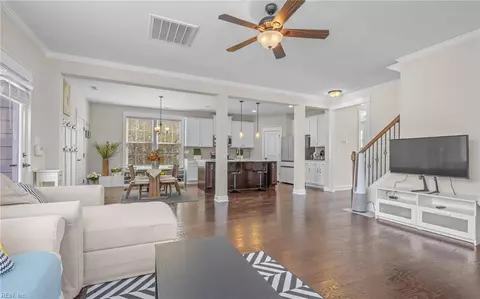 Entry Way - 3324 Patrick Henry Dr, Chesapeake, VA 23323 photo 5 of 10