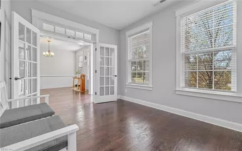 Entry Way - 3324 Patrick Henry Dr, Chesapeake, VA 23323 photo 2 of 10