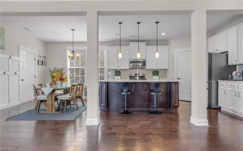 Entry Way - 3324 Patrick Henry Dr, Chesapeake, VA 23323 photo 6 of 10