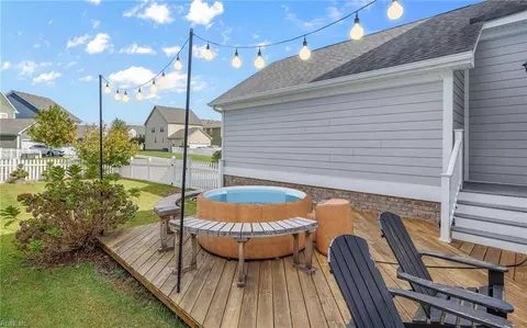 Exterior - 3324 Patrick Henry Dr, Chesapeake, VA 23323 photo 4 of 6