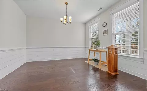 Entry Way - 3324 Patrick Henry Dr, Chesapeake, VA 23323 photo 4 of 10