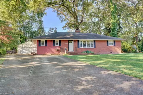 321 Sourwood Dr, Hampton, VA 23666 photo 3