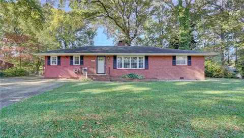 321 Sourwood Dr, Hampton, VA 23666
