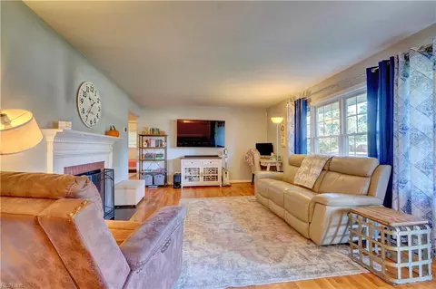 321 Sourwood Dr, Hampton, VA 23666 photo 6