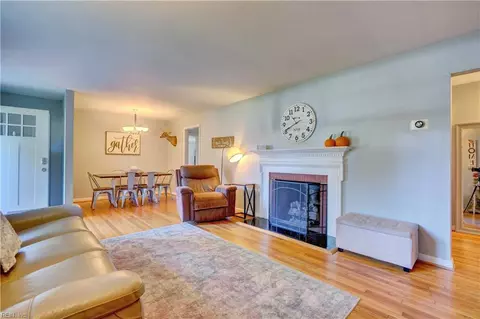 321 Sourwood Dr, Hampton, VA 23666 photo 9