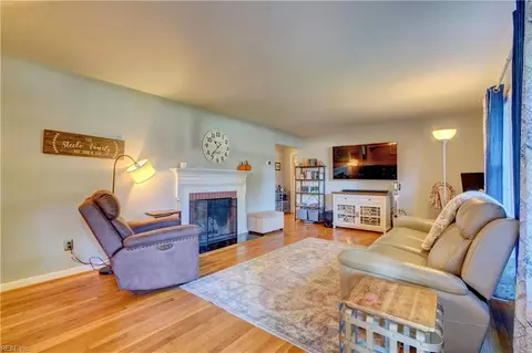 321 Sourwood Dr, Hampton, VA 23666 photo 5