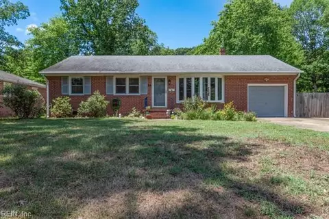 24 Mammoth Oak Rd, Newport News, VA 23606