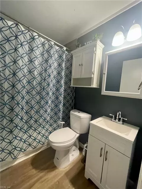 Bath - 442 Marion Rd, Hampton, VA 23663 photo 1 of 2
