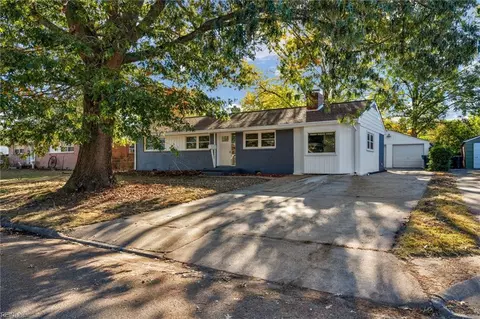 17 Edgemoor Dr, Newport News, VA 23603
