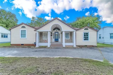 102 Fox Hill Rd, Hampton, VA 23669