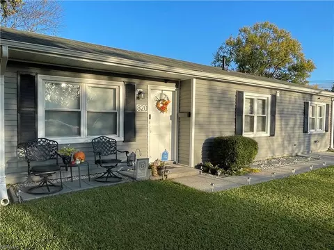 820 Crepe Myrtle Ln, Virginia Beach, VA 23455