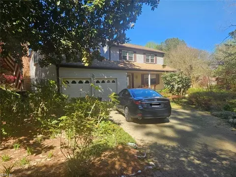 101 Moores Creek Dr, Yorktown, VA 23693