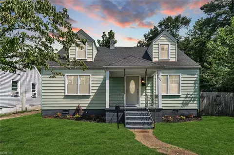 Exterior - 424 E Ocean Ave, Norfolk, VA 23503 photo 2 of 9