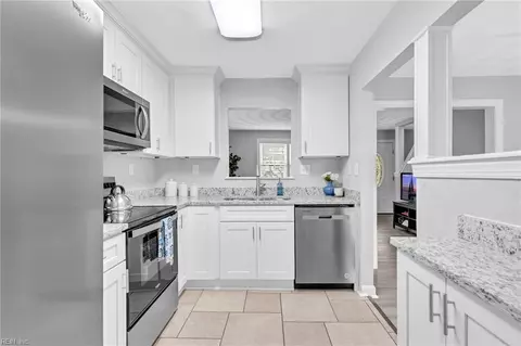 Kitchen - 424 E Ocean Ave, Norfolk, VA 23503 photo 1 of 1