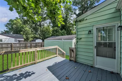 Exterior - 424 E Ocean Ave, Norfolk, VA 23503 photo 8 of 9