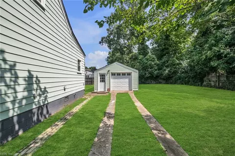 Exterior - 424 E Ocean Ave, Norfolk, VA 23503 photo 3 of 9