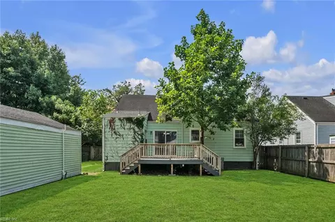 Exterior - 424 E Ocean Ave, Norfolk, VA 23503 photo 6 of 9